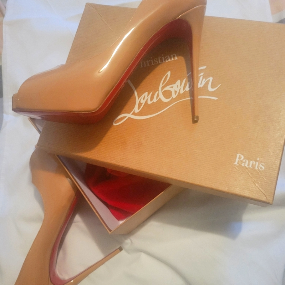 Christian Louboutin so Kate Nude women